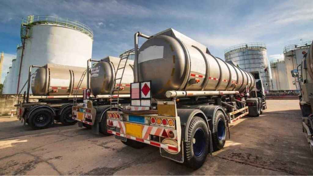 Guia Completo: Quanto ganha um motorista de caminhão de carga perigosa? Quanto ganha um motorista de caminhão de carga perigosa