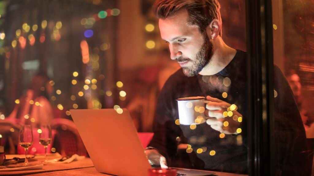 Notebook básico ou premium? Saiba qual escolher de acordo com seu dia a dia Notebook básico ou premium? Saiba qual escolher de acordo com seu dia a dia